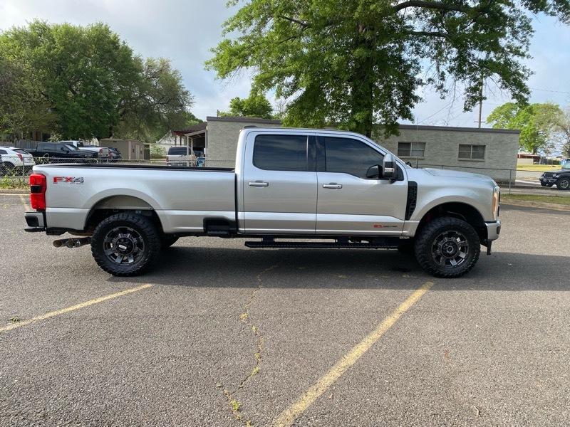 Ford F-250 SD Lariat Crew Cab Long Bed 4WD 2023