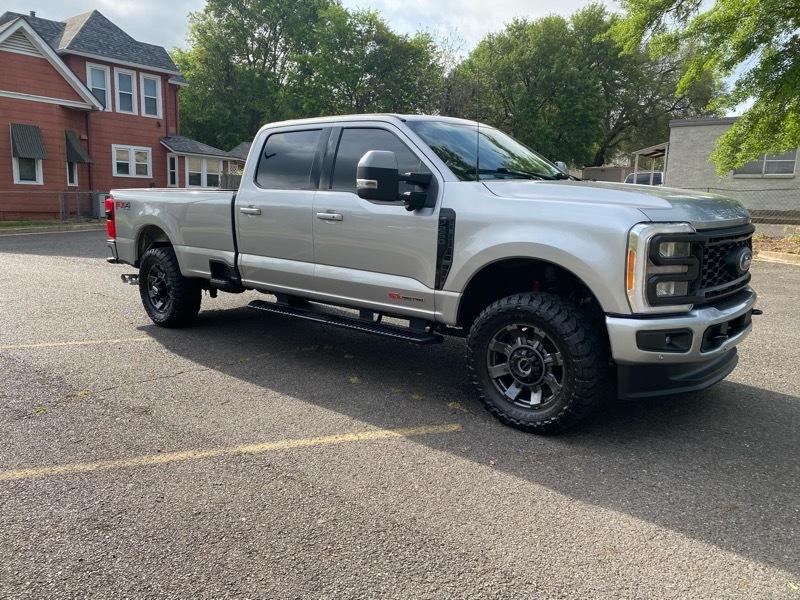 Ford F-250 SD Lariat Crew Cab Long Bed 4WD 2023