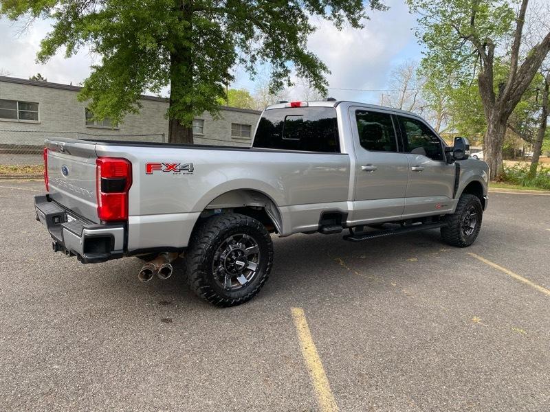Ford F-250 SD Lariat Crew Cab Long Bed 4WD 2023