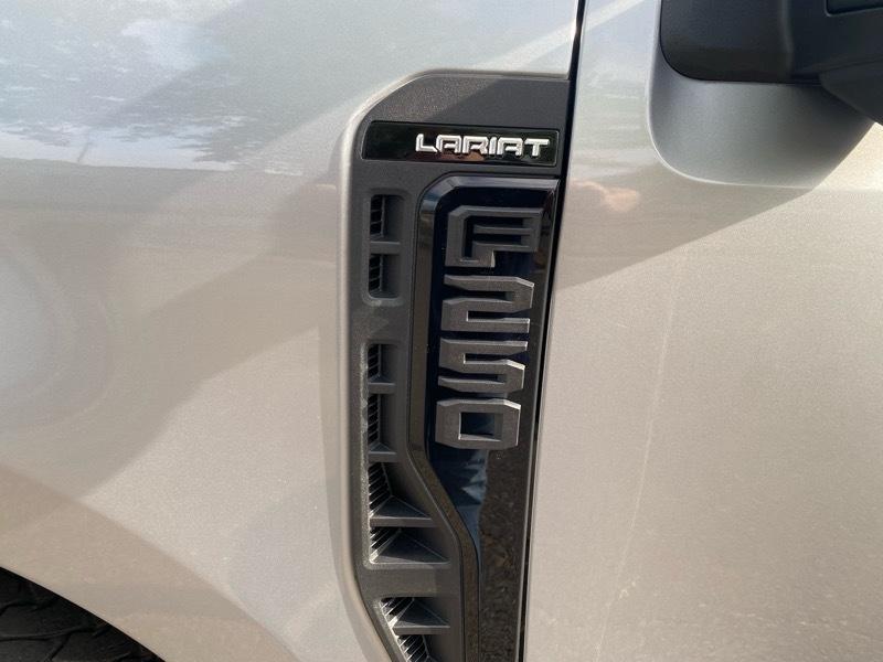 Ford F-250 SD Lariat Crew Cab Long Bed 4WD 2023