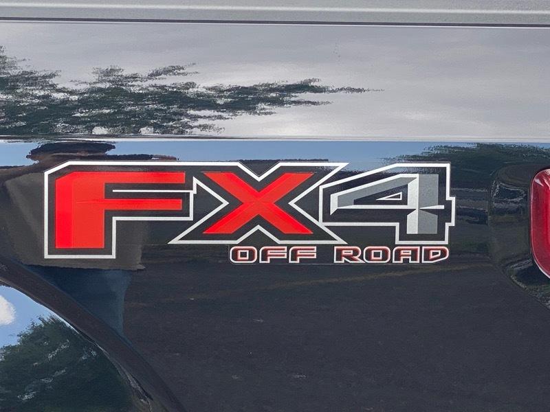 Ford F-150 4WD SuperCab 145" Lariat 2017