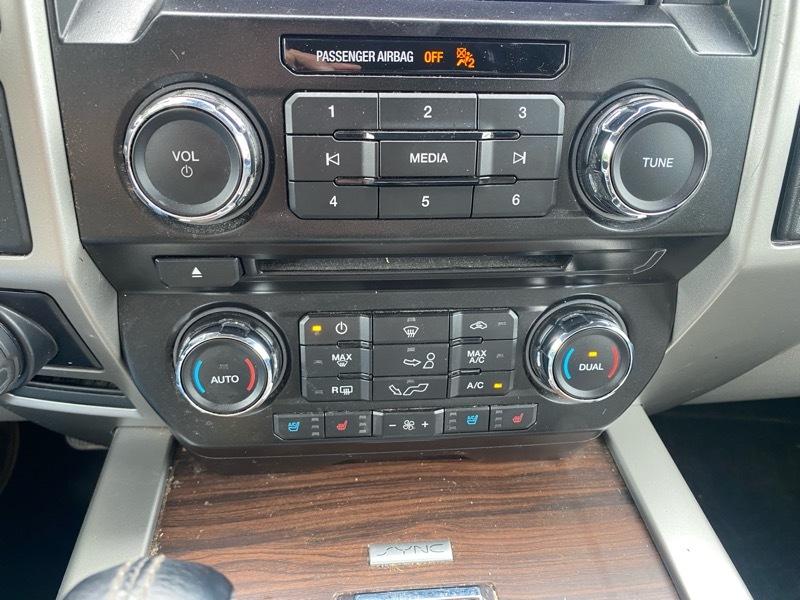 Ford F-150 4WD SuperCab 145" Lariat 2017