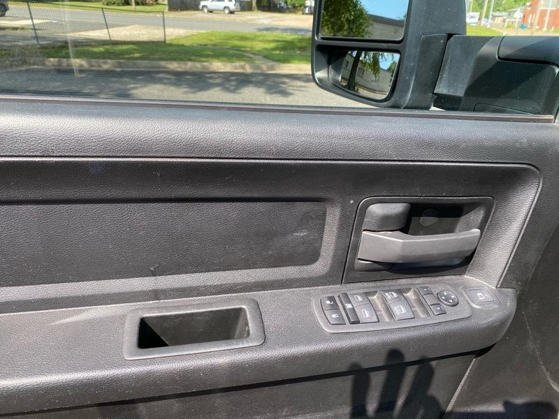 RAM 3500 Tradesman Crew Cab 4WD DRW 2023