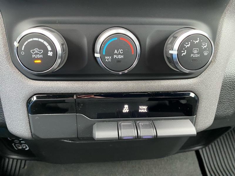 RAM 1500 Tradesman Crew Cab SWB 4WD 2024