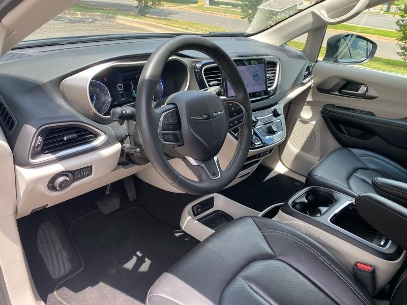 Chrysler Pacifica Touring L 2023