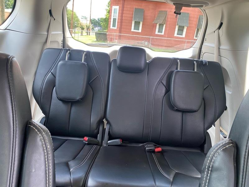 Chrysler Pacifica Touring L 2023