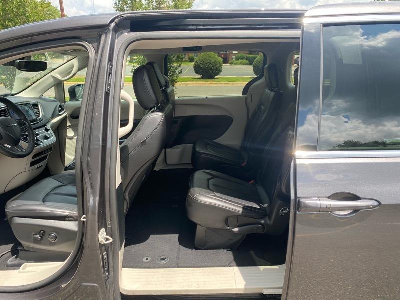 Chrysler Pacifica Touring L 2023