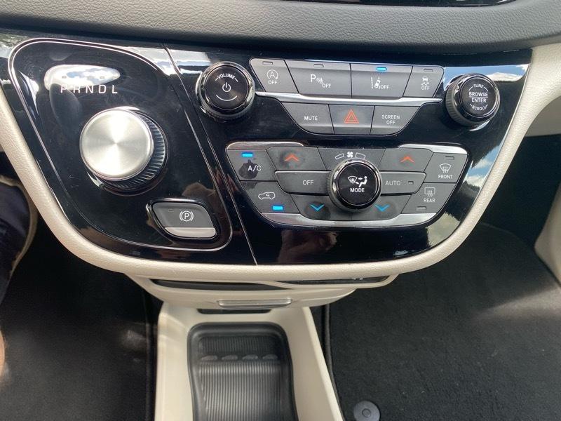 Chrysler Pacifica Touring L 2023