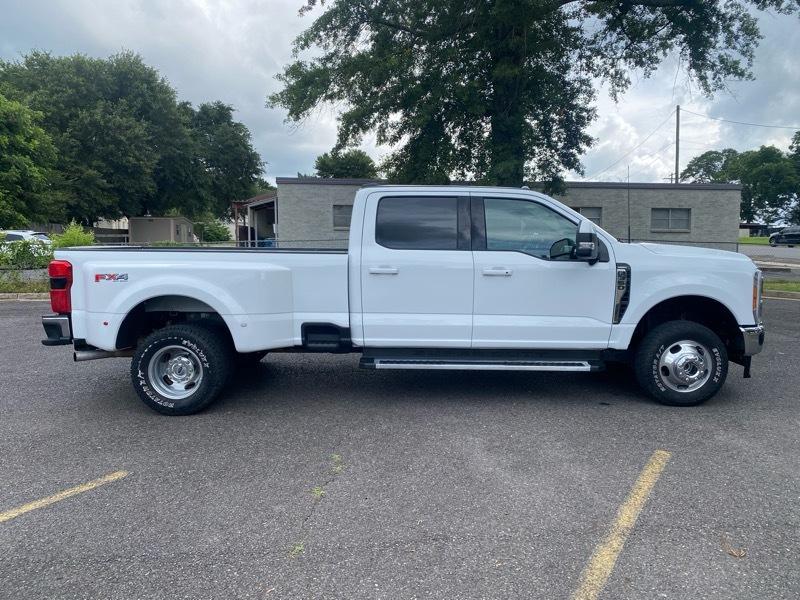 Ford F-350 SD Lariat Crew Cab Long Bed DRW 4WD 2023