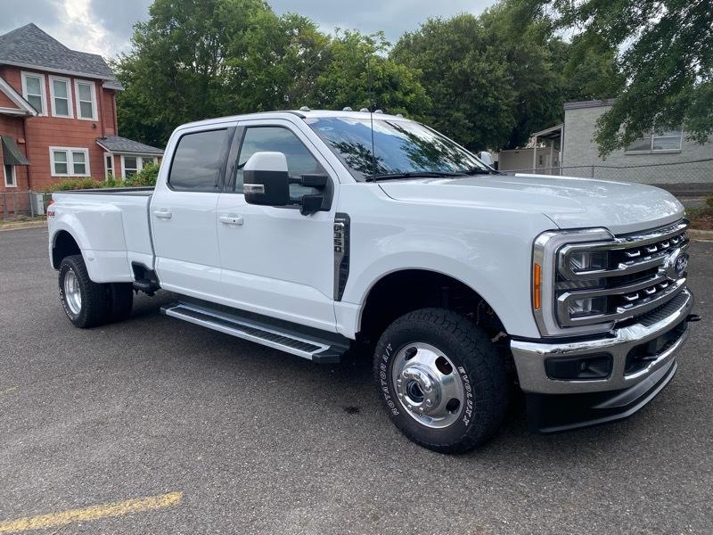 Ford F-350 SD Lariat Crew Cab Long Bed DRW 4WD 2023