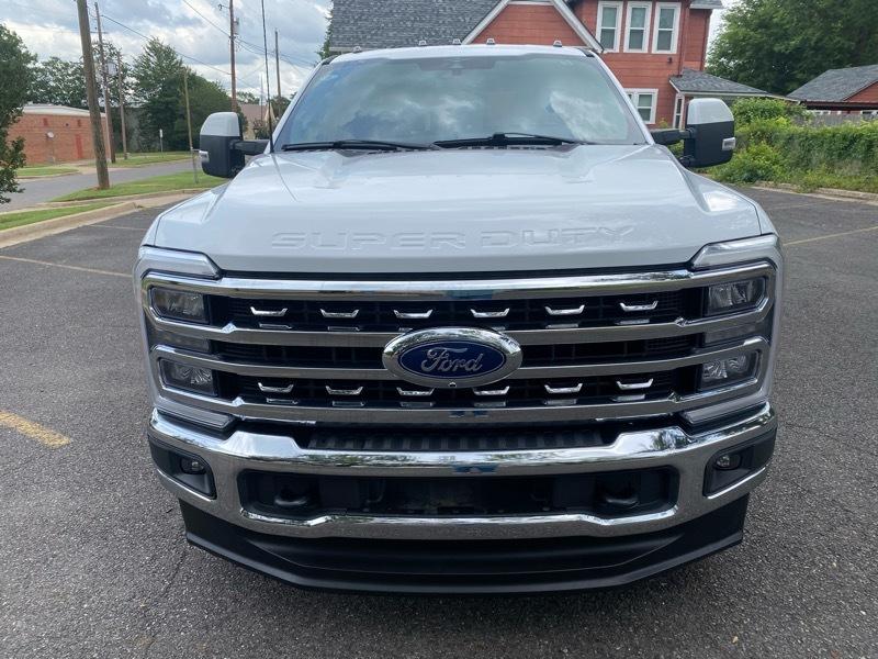 Ford F-350 SD Lariat Crew Cab Long Bed DRW 4WD 2023