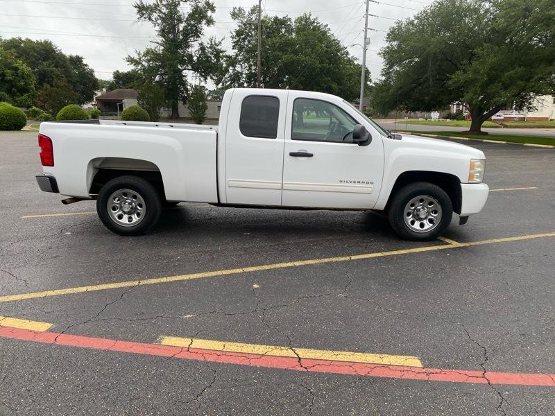 Chevrolet Silverado 1500 LS 2WD 2011