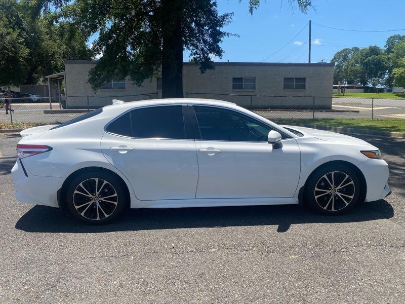 Toyota Camry SE 2020