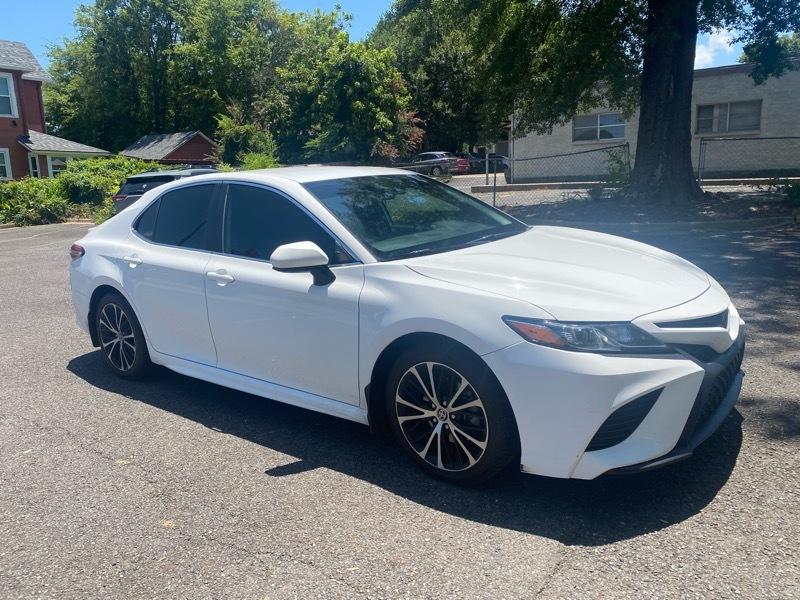 Toyota Camry SE 2020