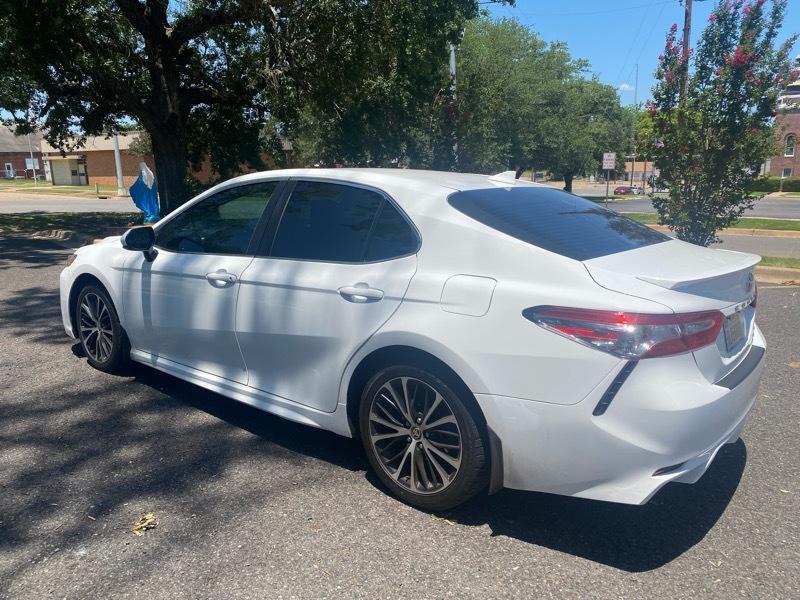 Toyota Camry SE 2020