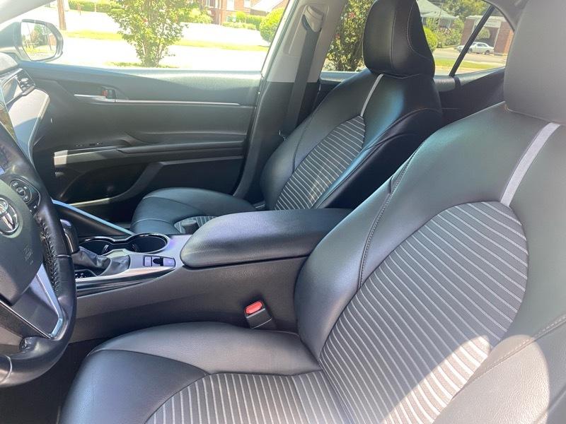 Toyota Camry SE 2020