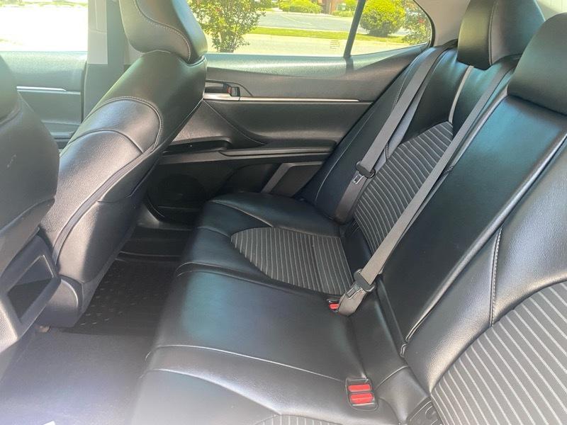 Toyota Camry SE 2020