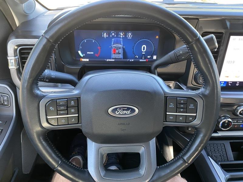 Ford F-350 SD Lariat Crew Cab Long Bed 4WD 2024