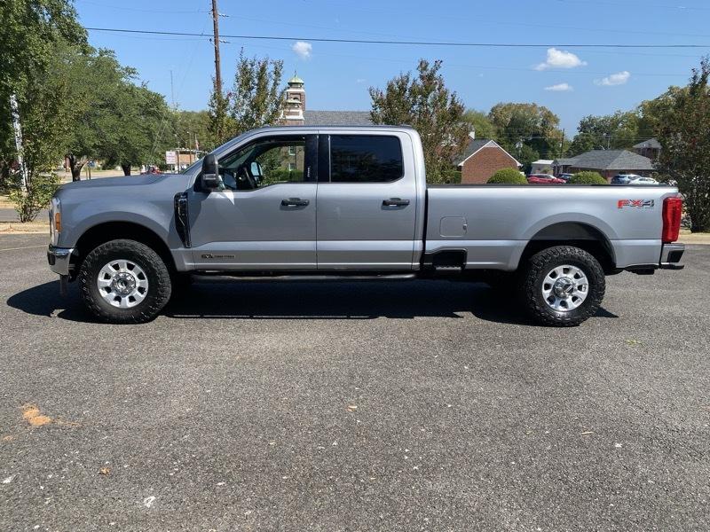 Ford F-350 SD XLT Crew Cab Long Bed 4WD 2023