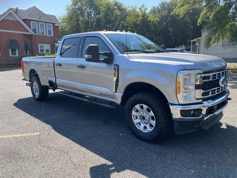 Ford F-350 SD XLT Crew Cab Long Bed 4WD 2023