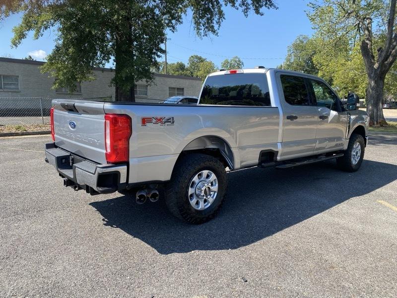 Ford F-350 SD XLT Crew Cab Long Bed 4WD 2023