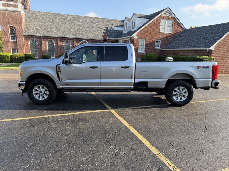 Ford F-350 SD XLT Crew Cab Long Bed 4WD 2023