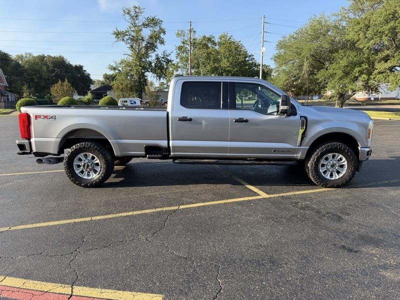 Ford F-350 SD XLT Crew Cab Long Bed 4WD 2023