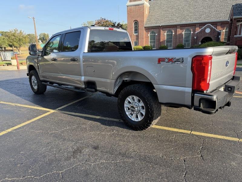 Ford F-350 SD XLT Crew Cab Long Bed 4WD 2023