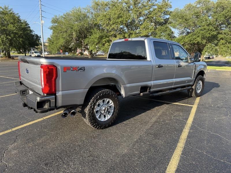 Ford F-350 SD XLT Crew Cab Long Bed 4WD 2023