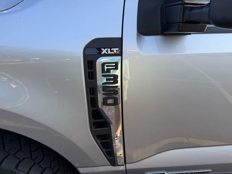 Ford F-350 SD XLT Crew Cab Long Bed 4WD 2023
