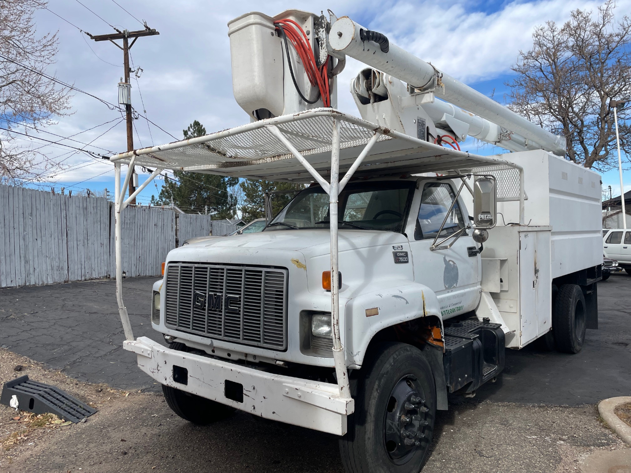 1997 GMC C7H042 Large Boom (Over 50 Ft)