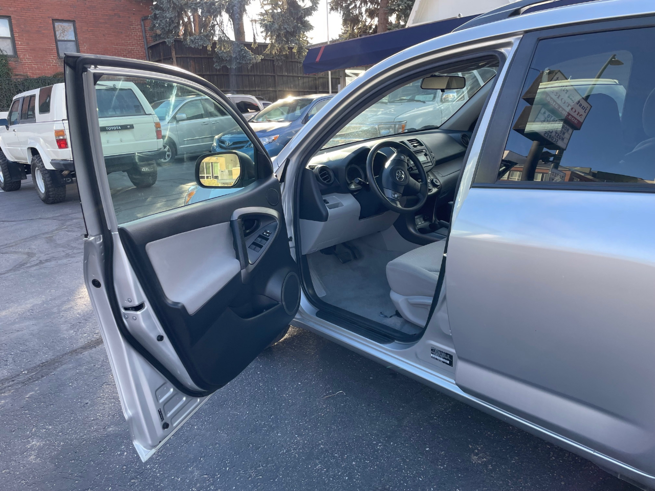 Toyota RAV4 4-Door 4WD 2012