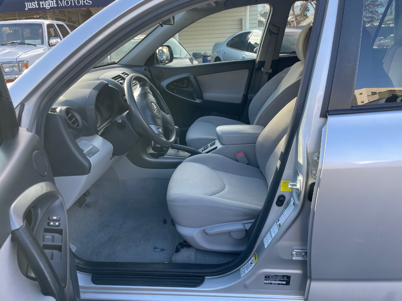 Toyota RAV4 4-Door 4WD 2012