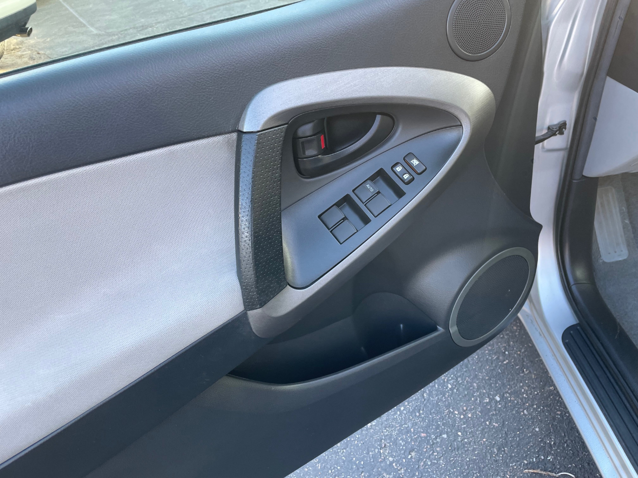 Toyota RAV4 4-Door 4WD 2012