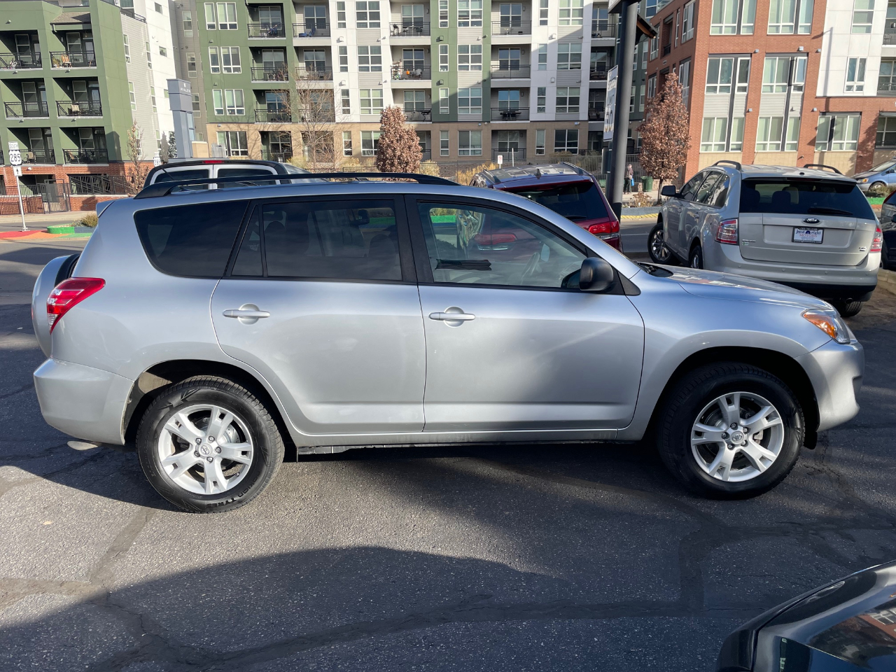 Toyota RAV4 4-Door 4WD 2012