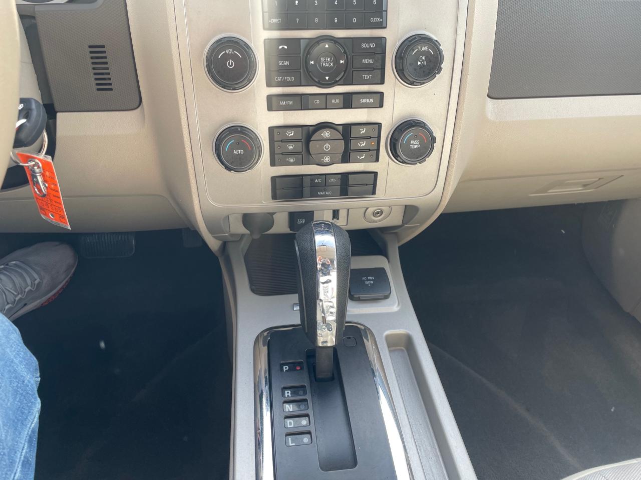 Ford Escape Hybrid  2011