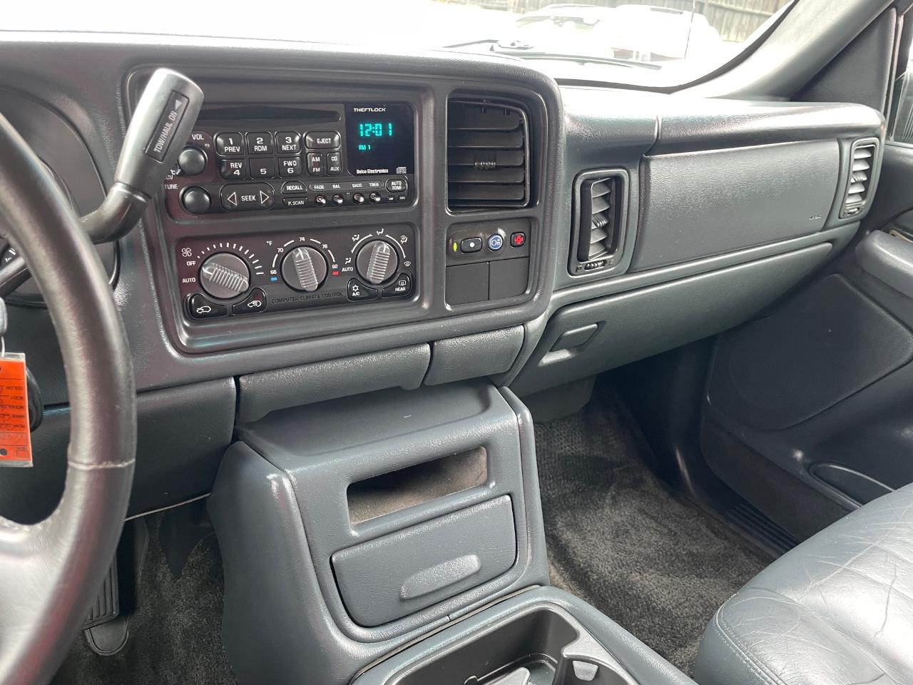 Chevrolet Avalanche 1500 4WD 2002