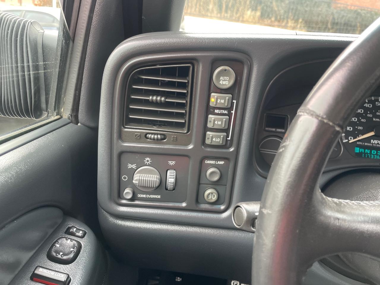 Chevrolet Avalanche 1500 4WD 2002