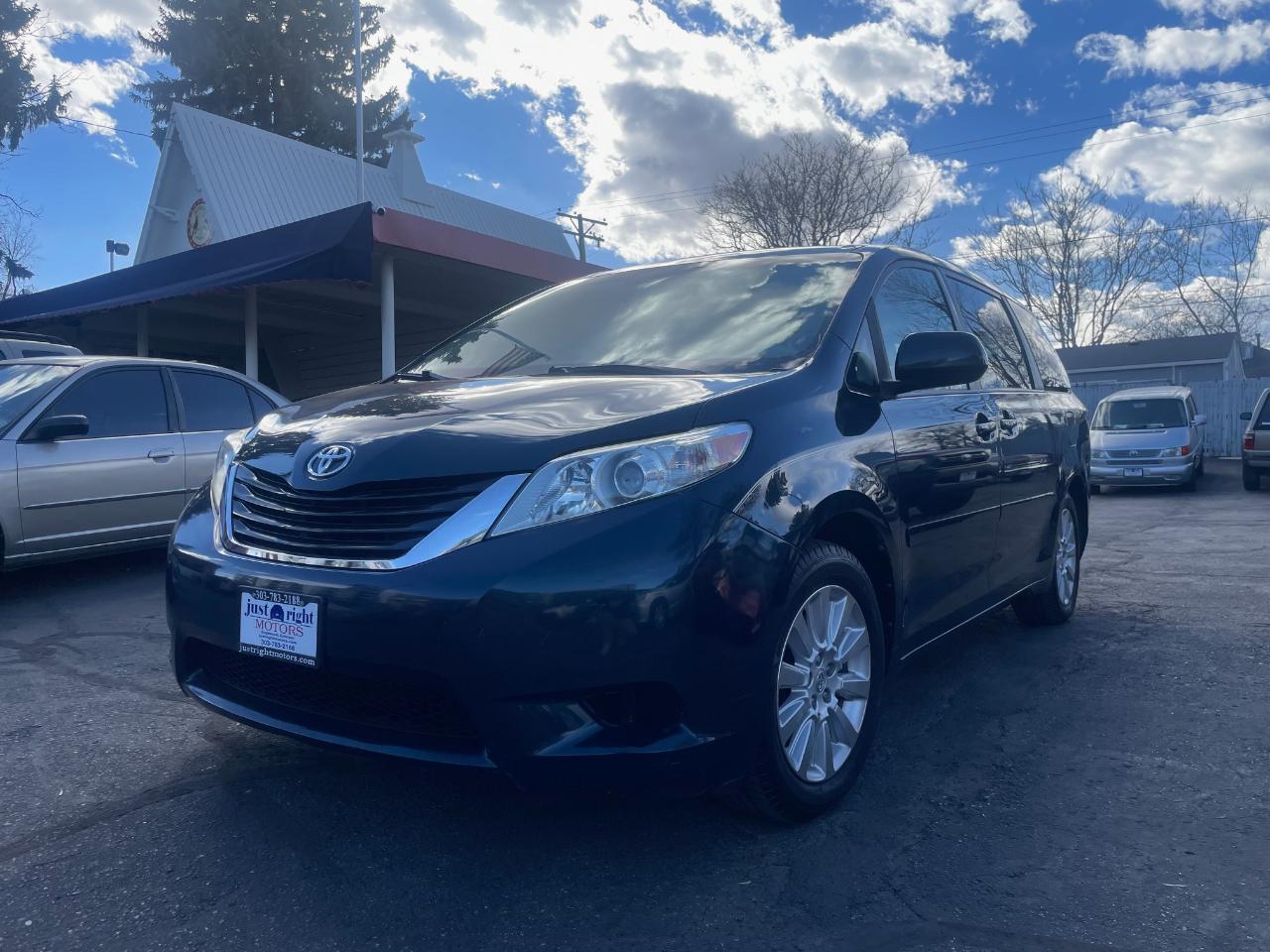 Toyota Sienna LE AWD 2011