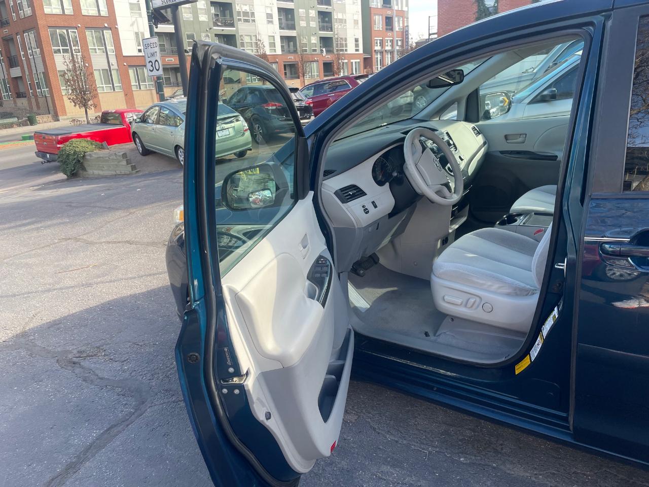 Toyota Sienna LE AWD 2011