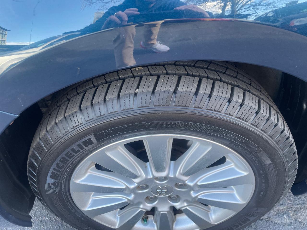 Toyota Sienna LE AWD 2011