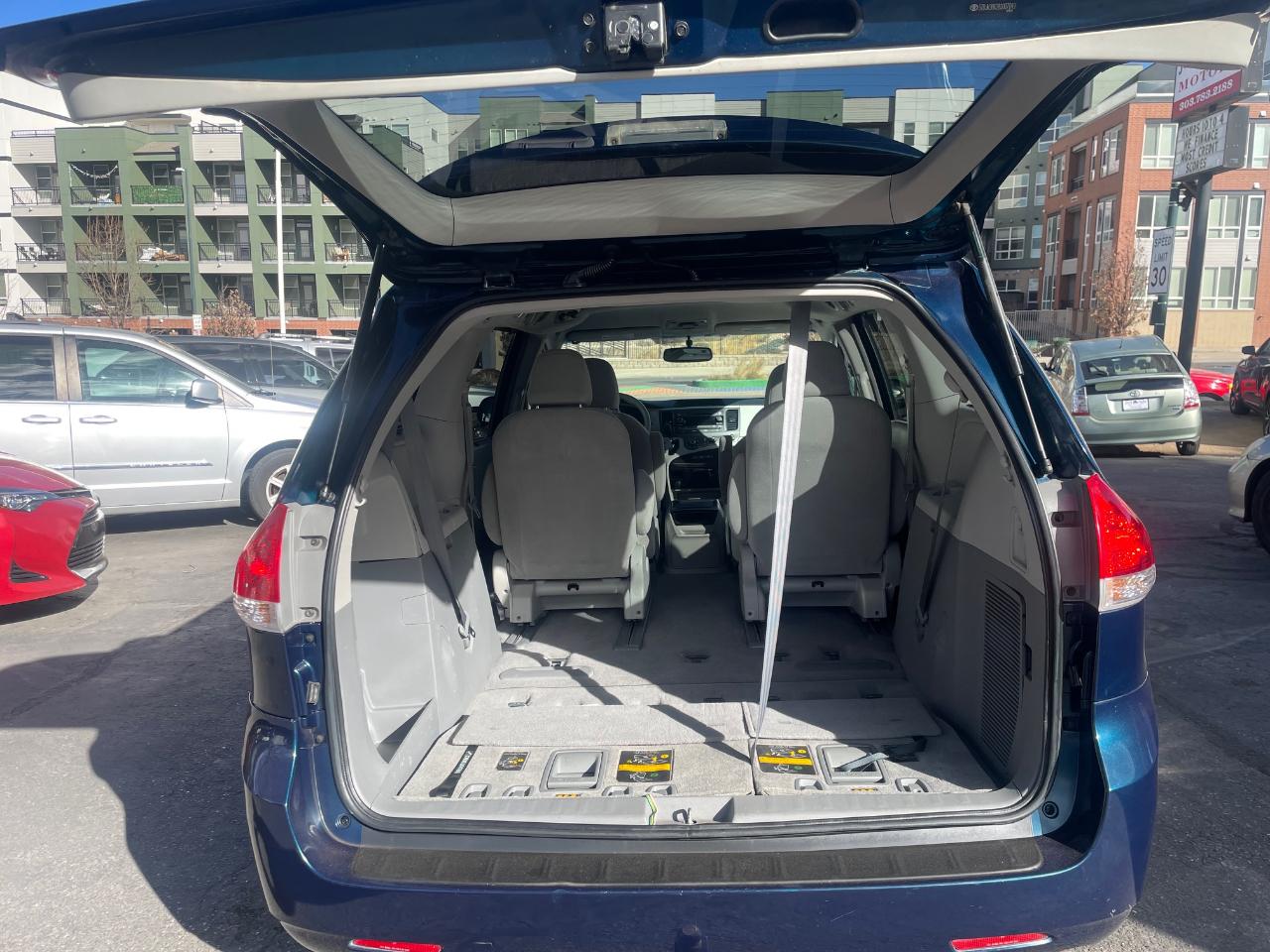 Toyota Sienna LE AWD 2011