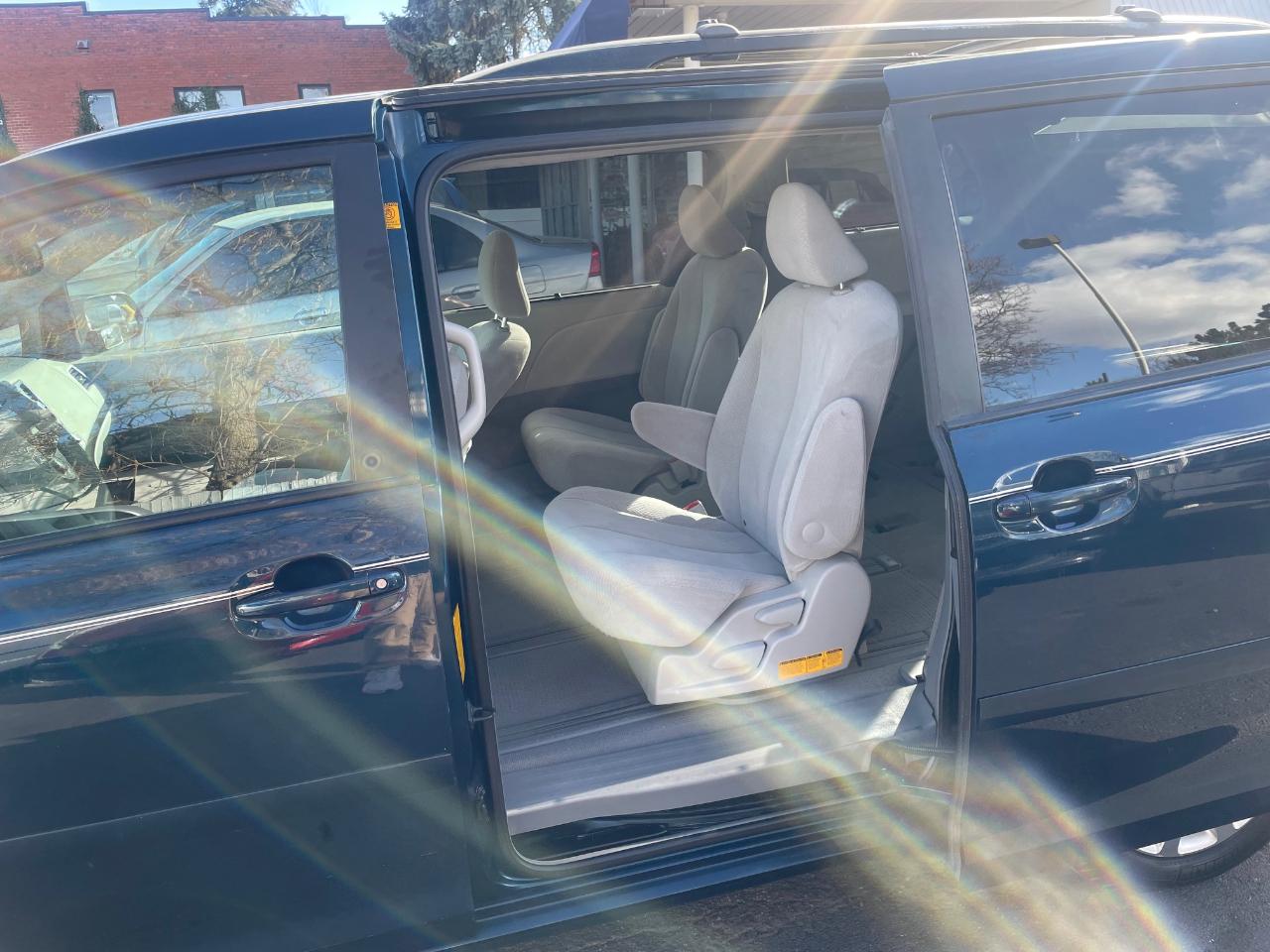 Toyota Sienna LE AWD 2011