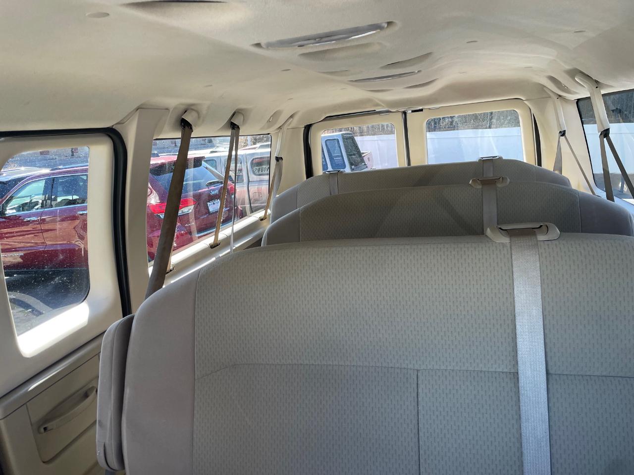 Ford E-350 Super Duty  2010