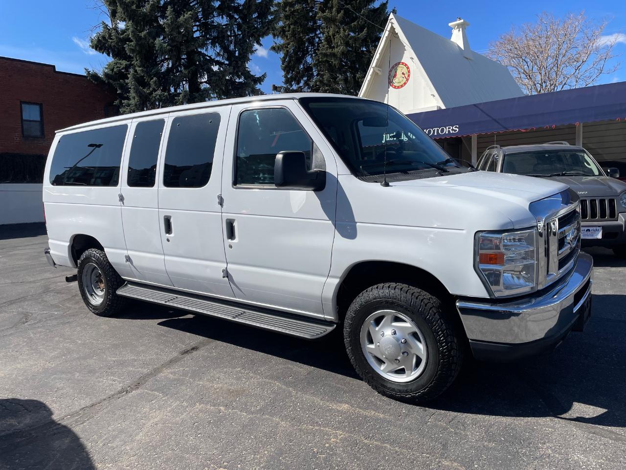 Ford E-350 Super Duty  2010