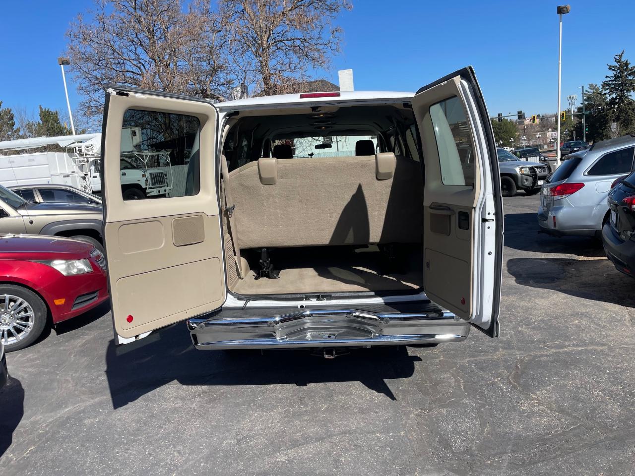 Ford E-350 Super Duty  2010