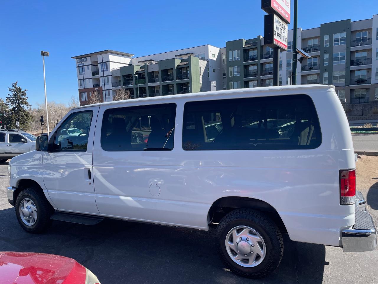 Ford E-350 Super Duty  2010