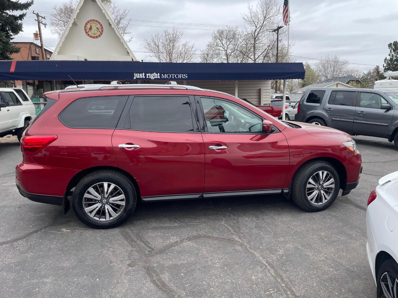 Nissan Pathfinder SL 2017