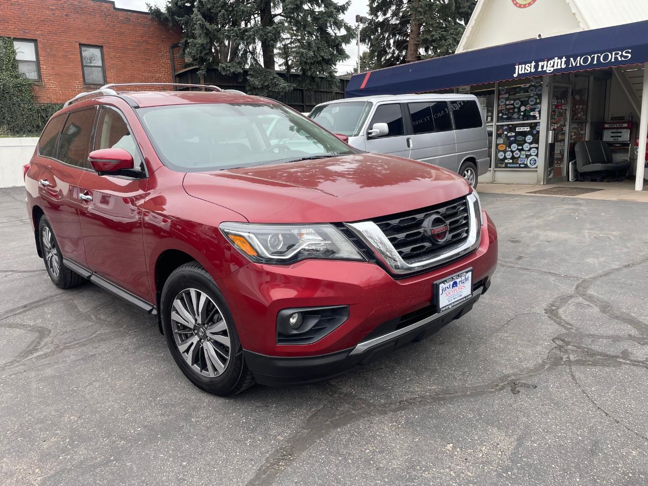 Nissan Pathfinder SL 2017