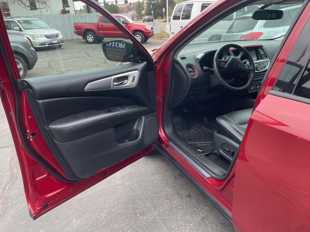 Nissan Pathfinder SL 2017